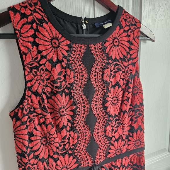 Tommy Hilfigure A-Line Fit & Flare Floral Mini Lace Dress - Red & Black - Size 6 - Picture 4 of 7
